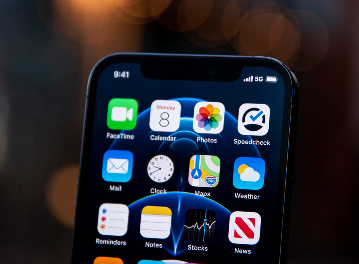 红山街道苹果手机维修分享为什么 iPhone 12 在冬季会自动关机 