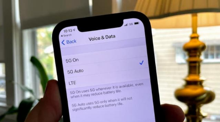 红山街道苹果手机维修分享iPhone 12如何打开或关闭5G网络 