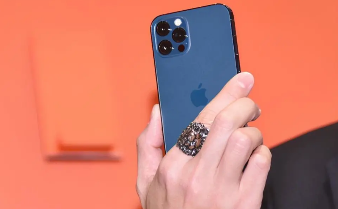 红山街道苹果手机维修分享iPhone12系列重启方法教程 